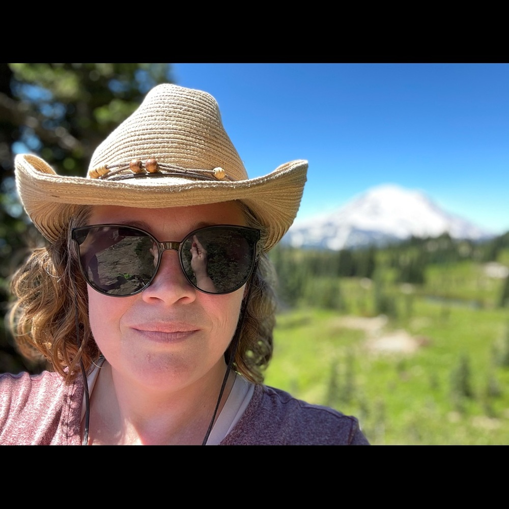 Meet your Posher, Brooke
